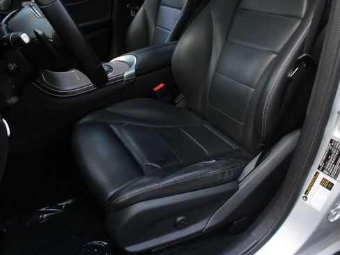 Used 2020 Mercedes-Benz GLC 300 4MATIC w/ Multimedia Package image 18