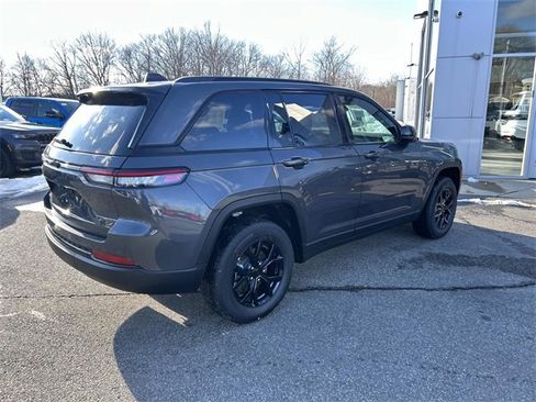 New 2025 Jeep Grand Cherokee Laredo image 3
