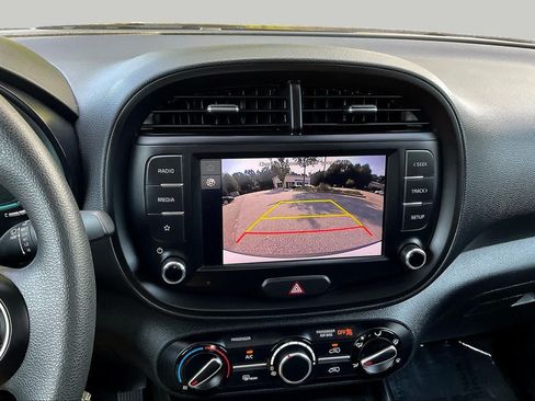 Used 2025 Kia Soul LX w/ LX Technology Package FWD image 26