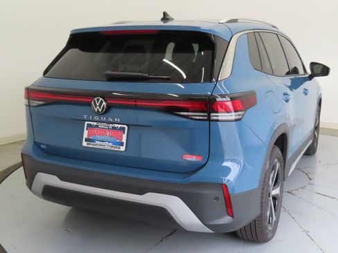 New 2026 Volkswagen Tiguan SE FWD image 4