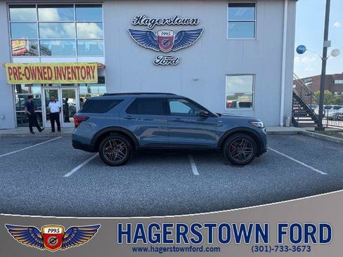 Certified 2025 Ford Explorer ST-Line w/ Premium Package AWD/4WD image 1