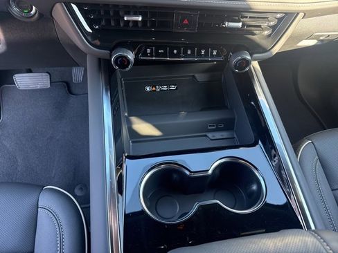 New 2026 Chevrolet Suburban Premier image 17