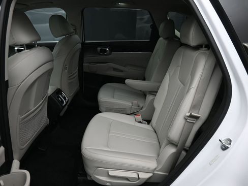 Certified 2023 Kia Sorento SX image 22