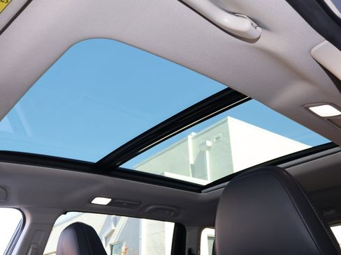 Used 2019 Subaru Ascent Limited w/ Popular Package #2A image 5