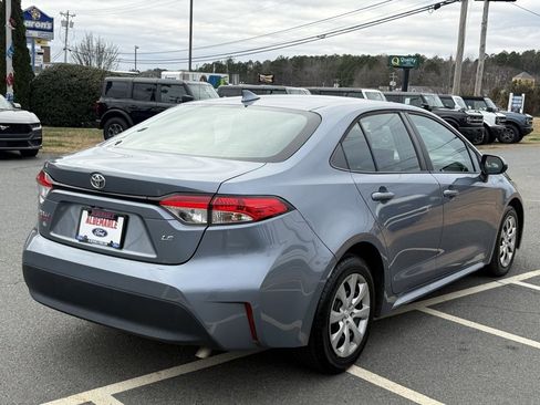 Used 2023 Toyota Corolla LE image 3