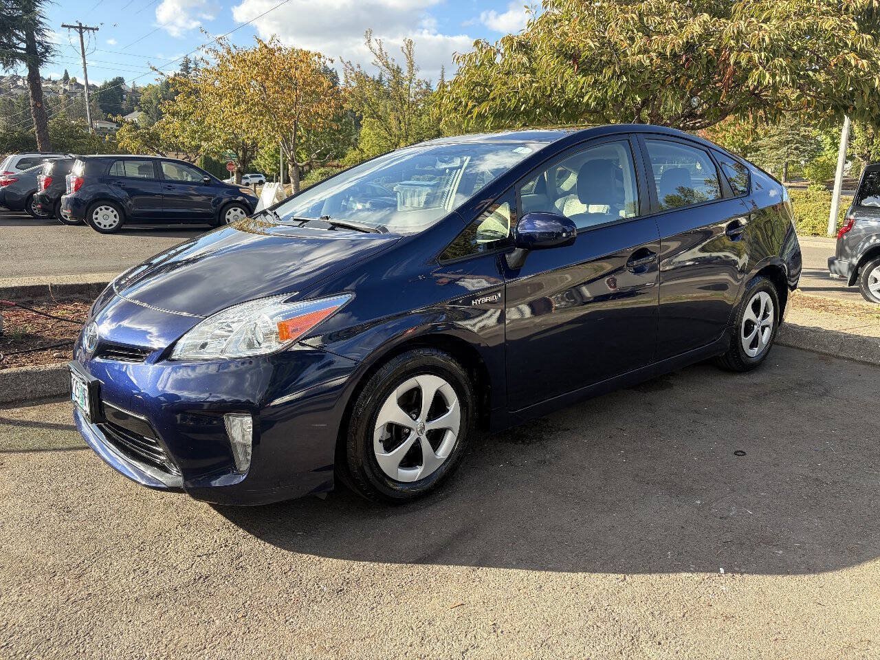 Used 2015 Toyota Prius Three w/ Solar Roof Package FWD image 2
