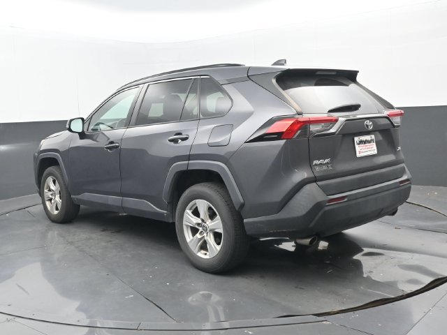 Used 2021 Toyota RAV4 XLE FWD image 3