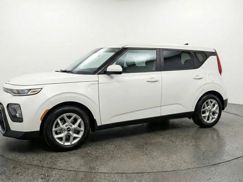 Used 2025 Kia Soul LX w/ LX Technology Package image 3