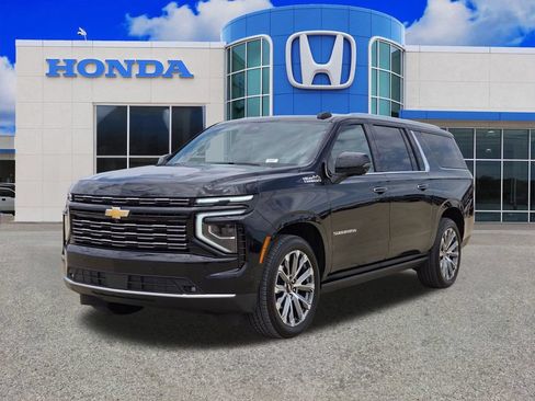 Used 2025 Chevrolet Suburban High Country AWD/4WD image 7