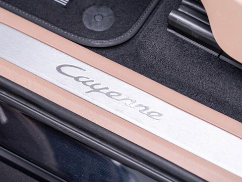 Used 2021 Porsche Cayenne Coupe image 14