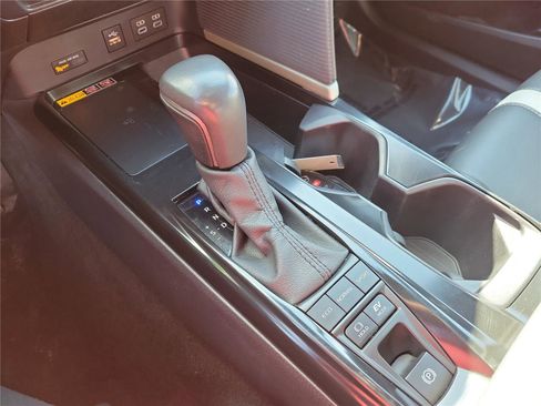 Used 2025 Toyota Camry SE image 29