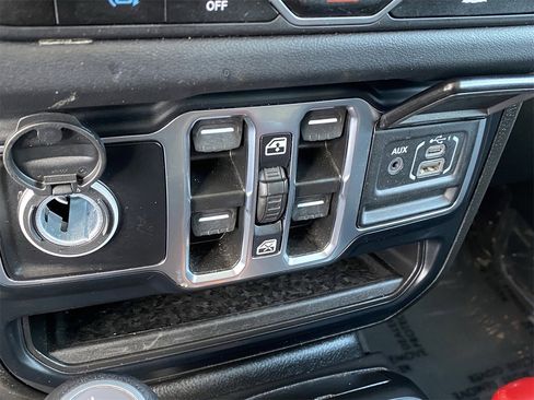 Used 2024 Jeep Wrangler Unlimited Sahara image 24