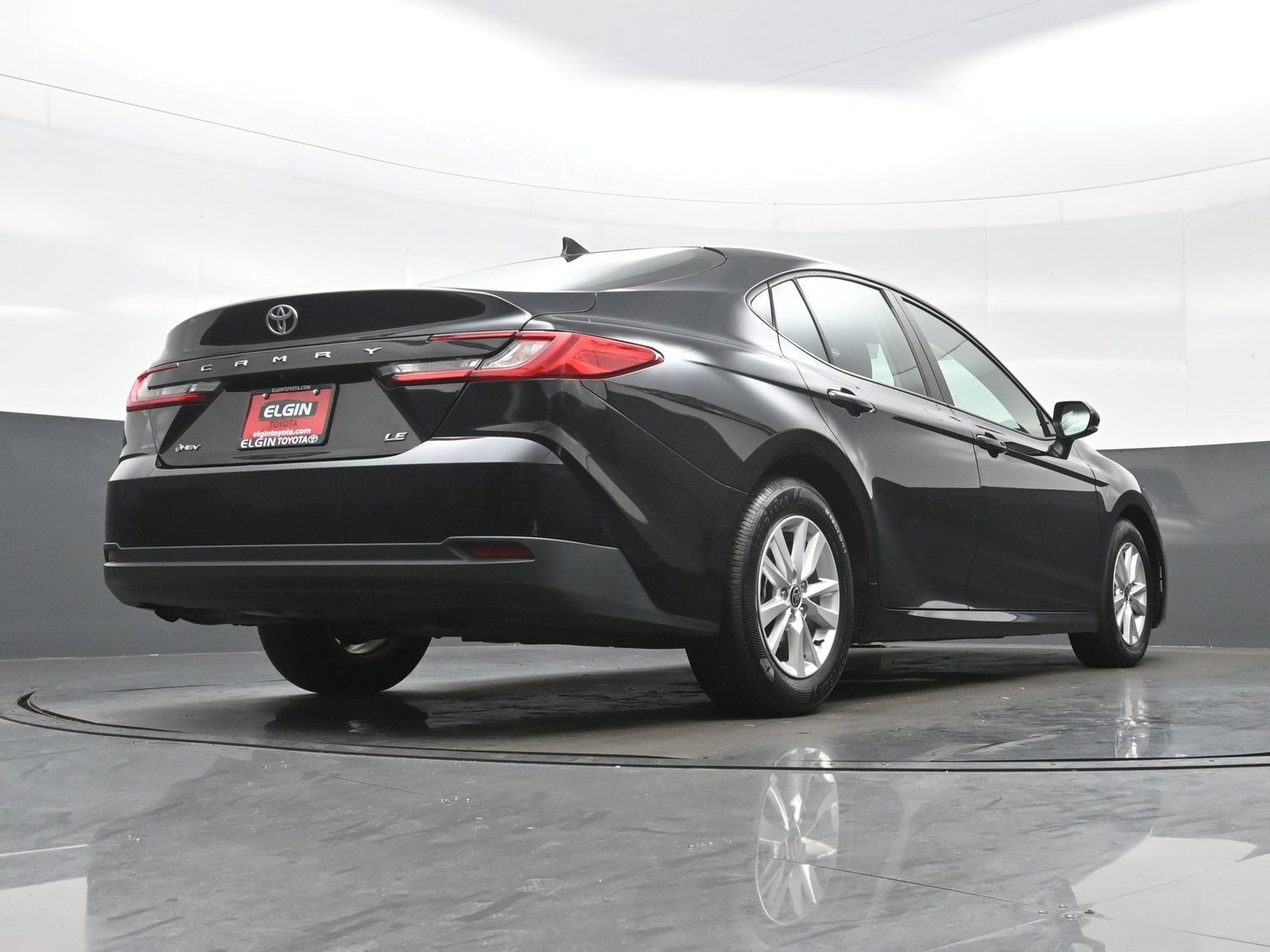 Used 2025 Toyota Camry LE FWD image 31