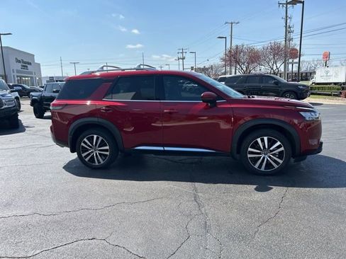 Used 2023 Nissan Pathfinder Platinum image 6