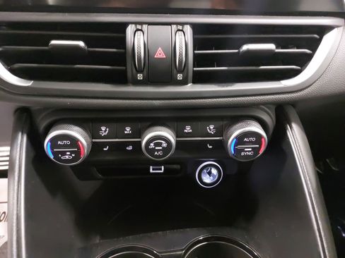 Used 2024 Alfa Romeo Giulia Sprint image 23