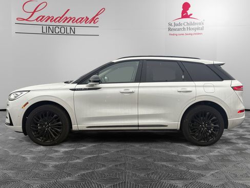 Certified 2024 Lincoln Corsair Reserve w/ Equipment Group 202A image 2