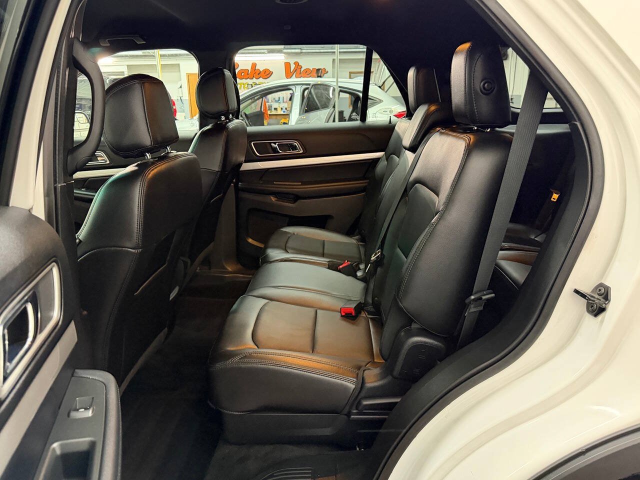 Used 2016 Ford Explorer XLT w/ Equipment Group 202A AWD/4WD image 27