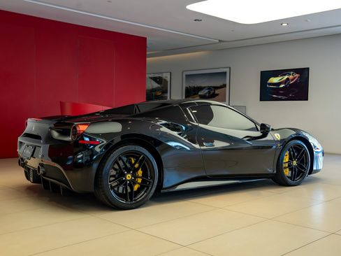 Used 2018 Ferrari 488 Spider RWD image 31