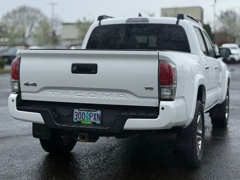 Used 2017 Toyota Tacoma Limited image 5