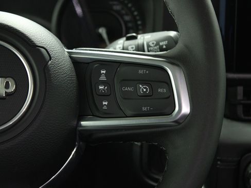 Used 2025 Jeep Wrangler Sahara w/ Safety Group image 23