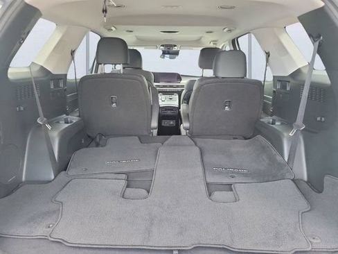 Used 2023 Hyundai Palisade SEL w/ Premium Package FWD image 6