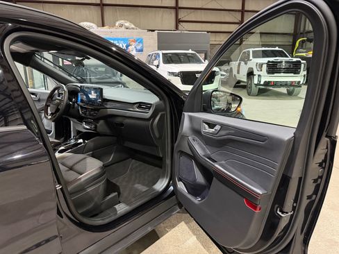 Used 2023 Ford Escape ST-Line w/ Tech Pack #1 FWD image 25
