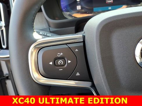 Used 2024 Volvo XC40 B5 Ultimate image 18