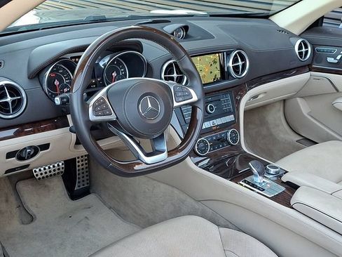 Used 2018 Mercedes-Benz SL 550 image 4