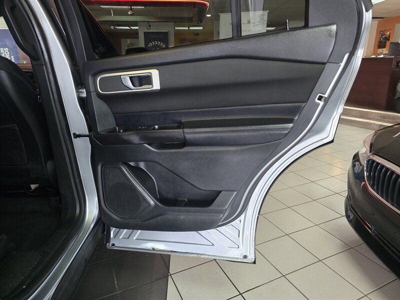 Used 2020 Ford Explorer XLT AWD/4WD image 17