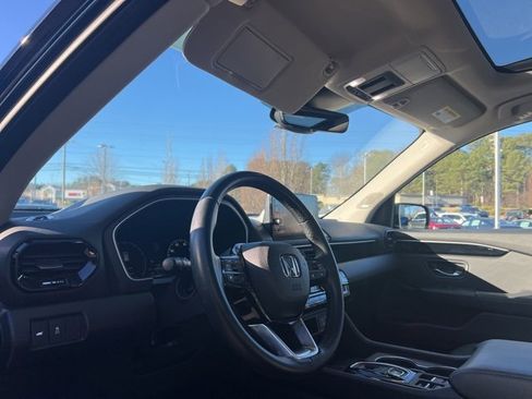 Used 2023 Honda Pilot Touring image 13
