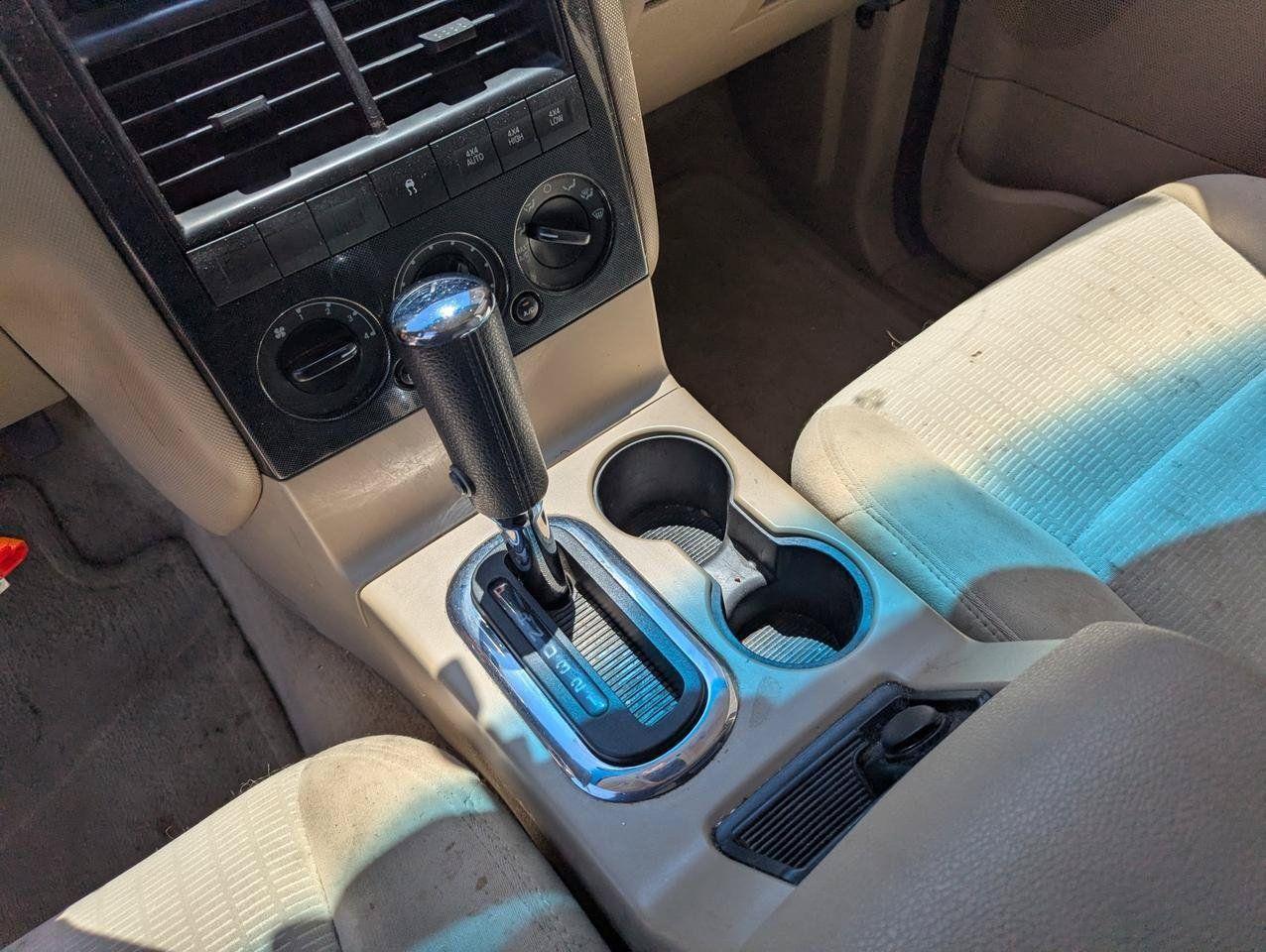 Used 2010 Ford Explorer XLT AWD/4WD image 14