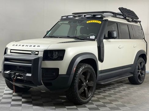 New 2024 Land Rover Defender 110 S image 2