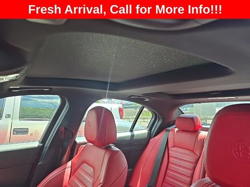 Used 2022 Alfa Romeo Giulia Veloce AWD/4WD image 8