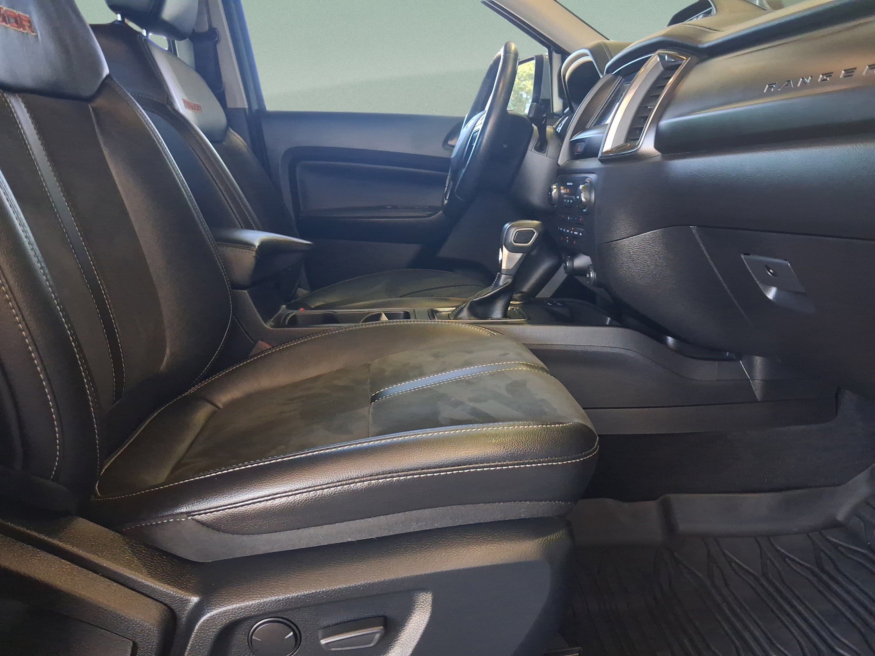Used 2021 Ford Ranger Lariat w/ Tremor Off-Road Package AWD/4WD image 35