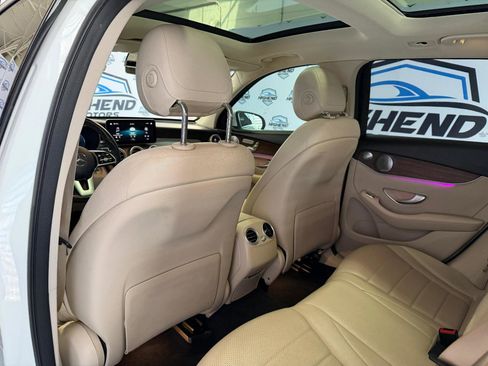 Used 2020 Mercedes-Benz GLC 300 4MATIC w/ Premium Package image 21