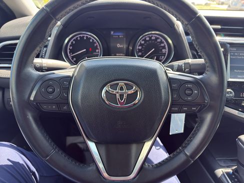 Used 2018 Toyota Camry SE FWD image 17