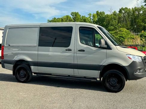 Used 2022 Mercedes-Benz Sprinter 2500 image 2