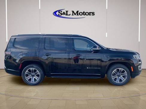 Used 2024 Jeep Wagoneer Series II w/ Flexible Seating Group AWD/4WD image 5