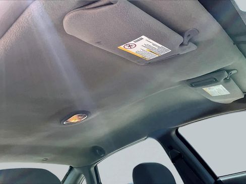 Used 2004 Chevrolet Impala FWD image 12