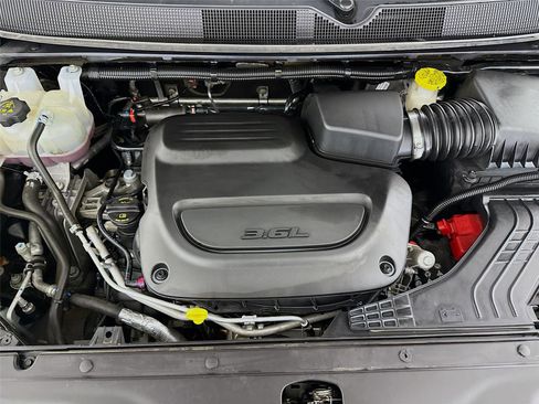 Used 2024 Chrysler Pacifica Touring-L image 29