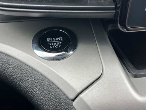 Used 2023 Ford Explorer XLT image 40