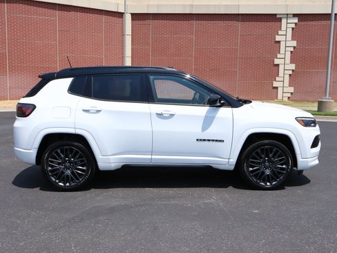 Used 2023 Jeep Compass High Altitude AWD/4WD image 32