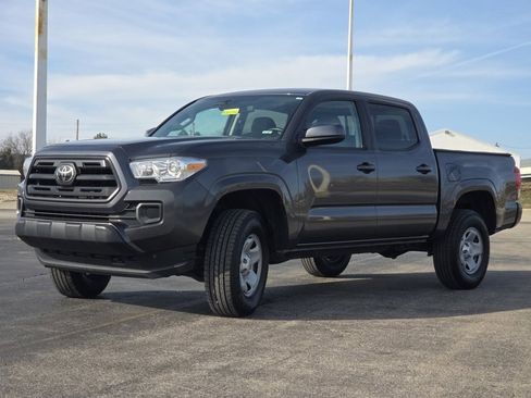 Used 2019 Toyota Tacoma SR image 18