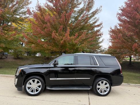 Used 2015 Cadillac Escalade Luxury image 26