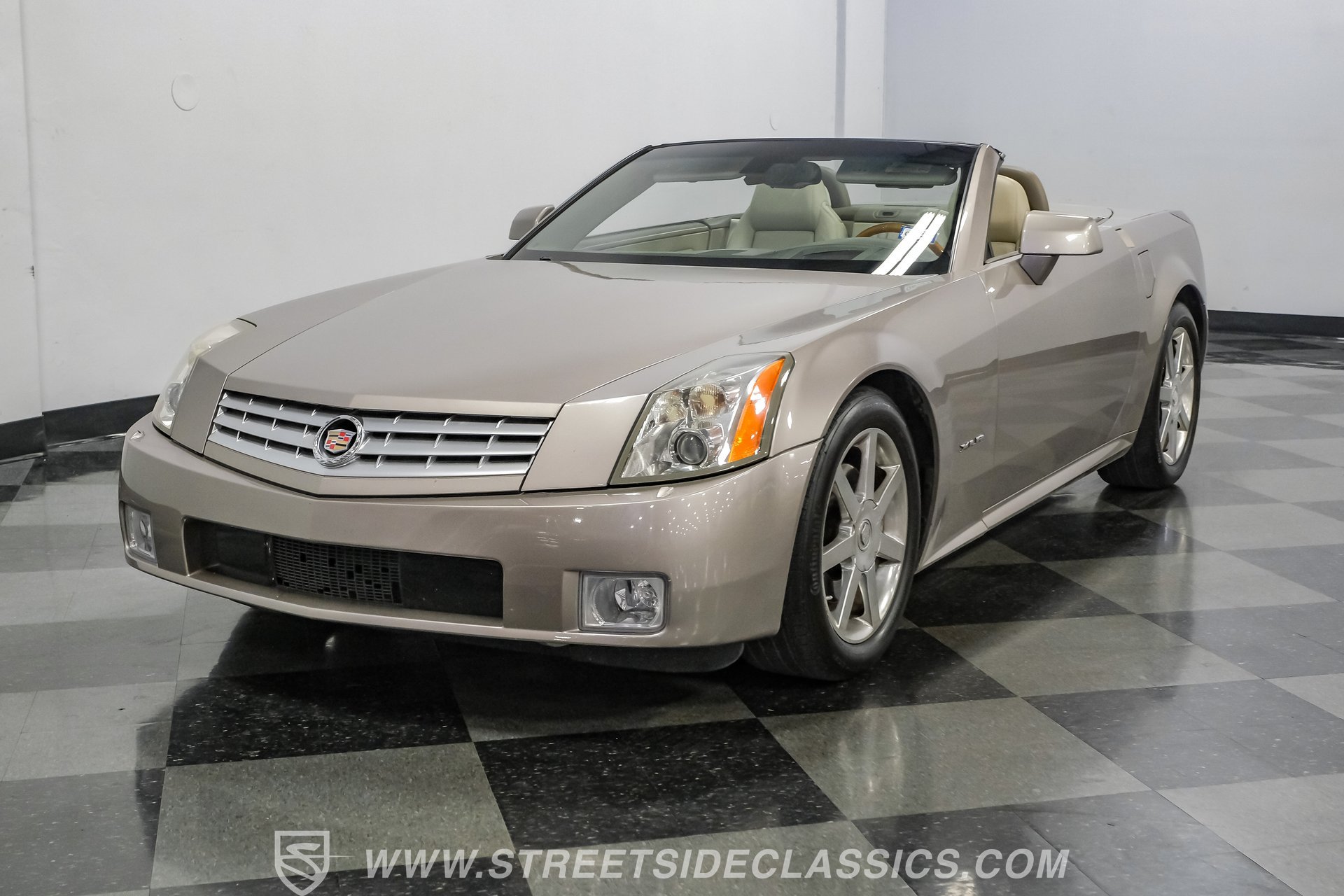 Used 2005 Cadillac XLR RWD image 19