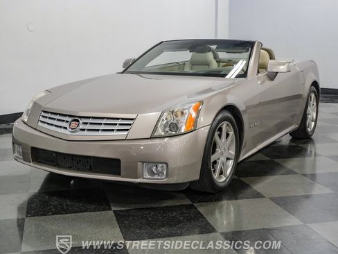 Used 2005 Cadillac XLR RWD image 19