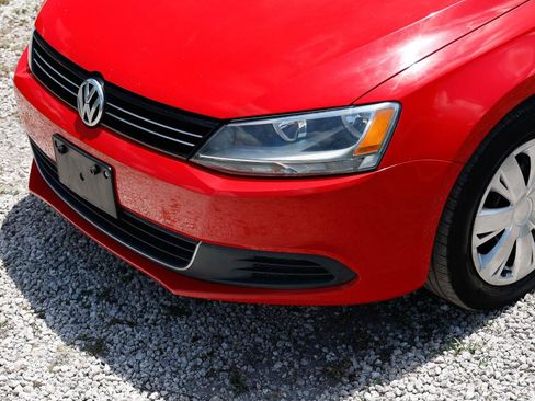 Used 2013 Volkswagen Jetta SE FWD image 23