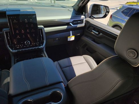 New 2026 GMC Yukon Elevation AWD/4WD image 18