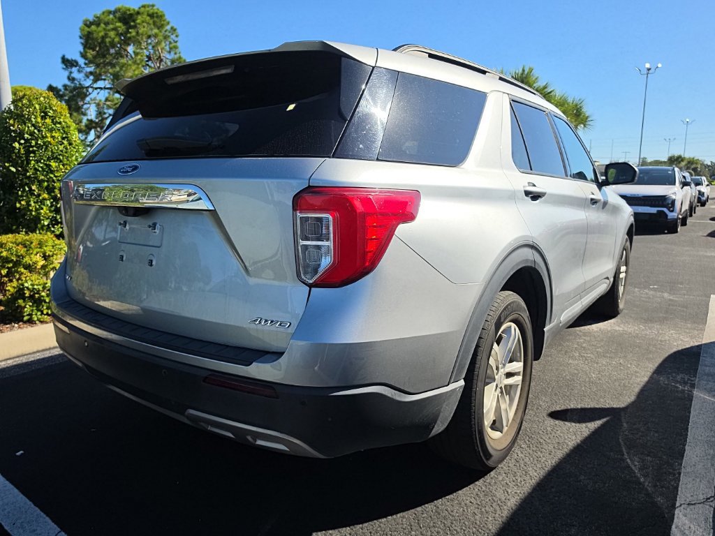 Used 2023 Ford Explorer XLT w/ Equipment Group 202A AWD/4WD image 17