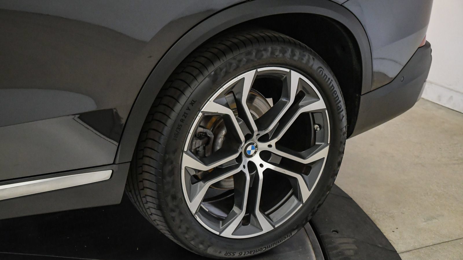 Certified 2023 BMW X5 xDrive40i w/ Premium Package AWD/4WD image 11